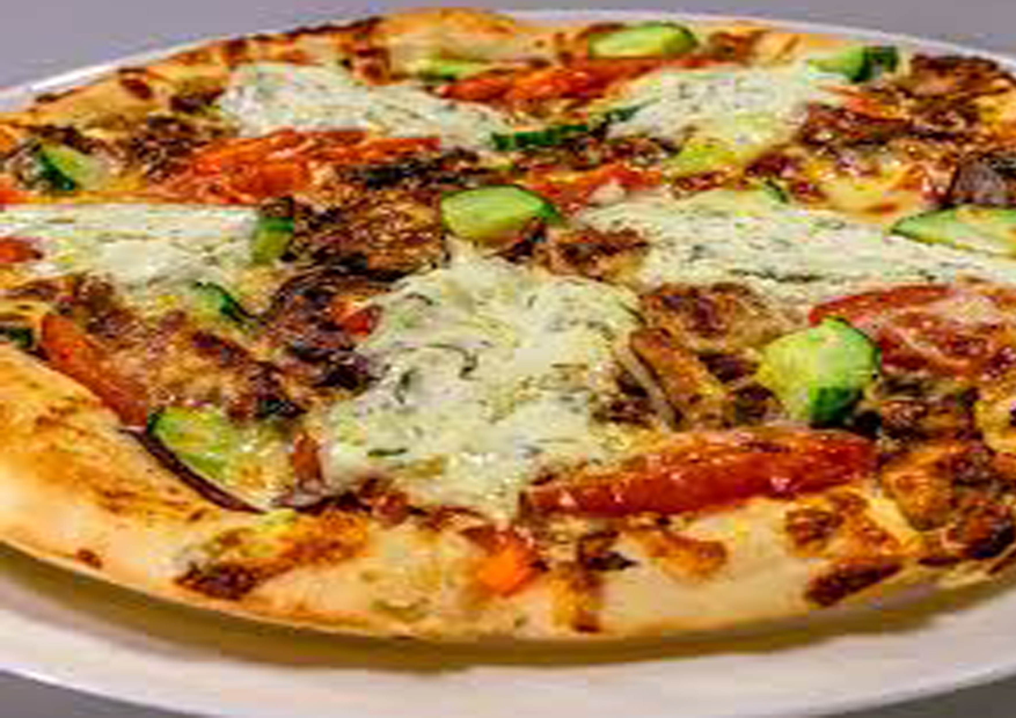 Gyros Pizza (Paradicsom, sajt, oreganó, csirke gyros hús, kolbász)(A,C,G,I) - Tomaten, Käse, Oregano, Hähnchengyrosfleisch, Wurst. - Tomato, cheese, oregano, chicken gyro meat, sausage.